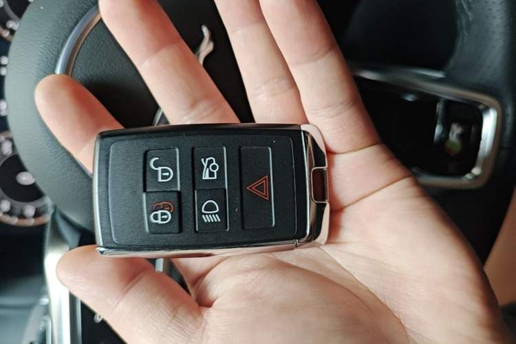 Used Jaguar XEL 2024 2.0T 250 PS R-DYNAMIC S Ebony Black Sport Edition Vehicle Key