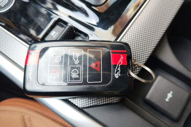 Used Jaguar XEL 2024 2.0T 250 PS R-DYNAMIC S Ebony Black Sport Edition Vehicle Key