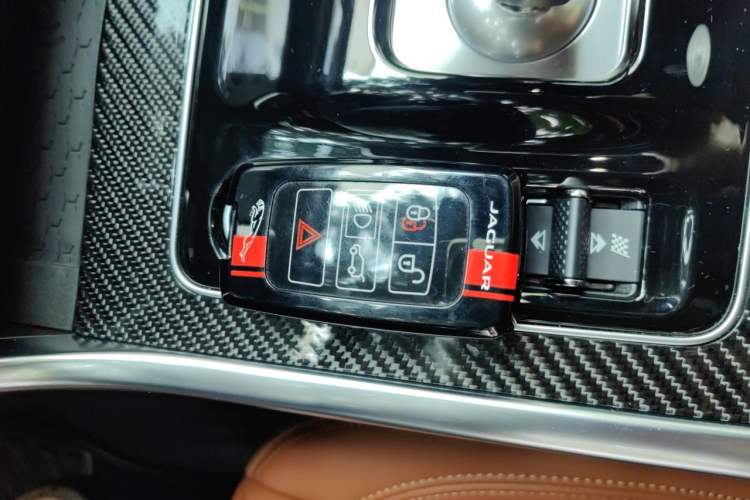 Used Jaguar XEL 2024 2.0T 250 PS R-DYNAMIC S Ebony Black Sport Edition Vehicle Key