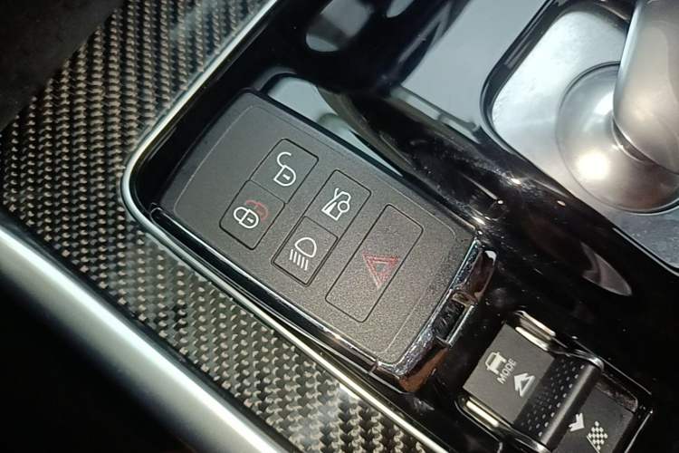 Used Jaguar XEL 2024 2.0T 250 PS R-DYNAMIC S Ebony Black Sport Edition Vehicle Key