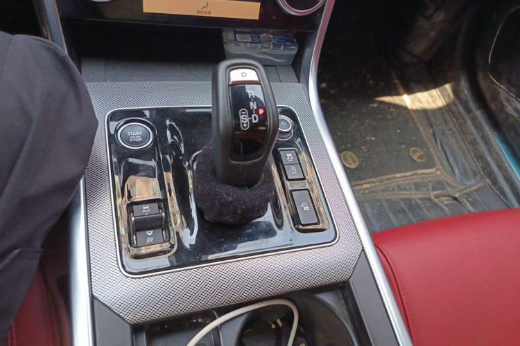 Used Jaguar XEL 2024 2.0T 250 PS R-DYNAMIC S Advanced Sport Edition Gear Lever