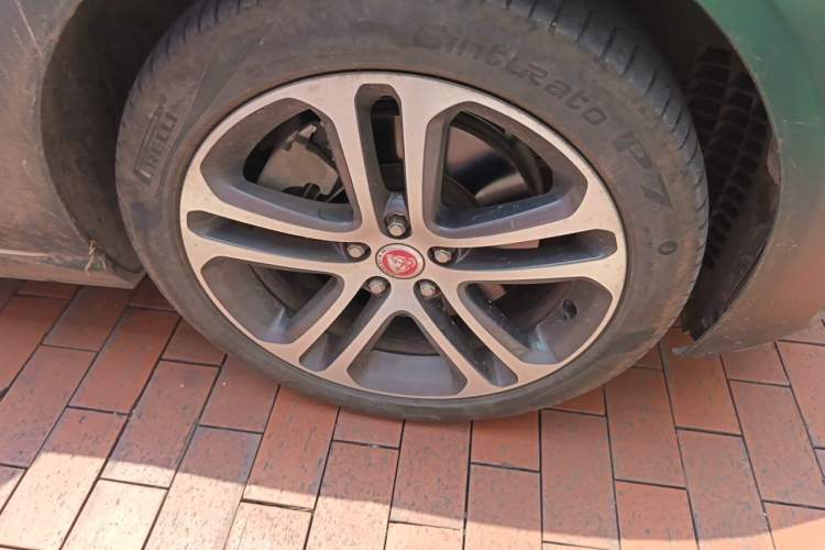 Used Jaguar XEL 2024 2.0T 250 PS R-DYNAMIC S Advanced Sport Edition Right Front Wheel Hub