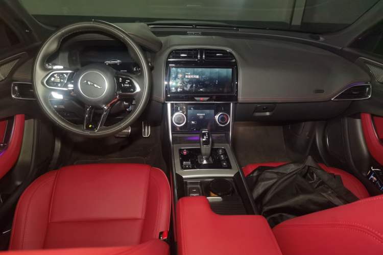 Used Jaguar XEL 2024 2.0T 250 PS R-DYNAMIC S Advanced Sport Edition Center Console