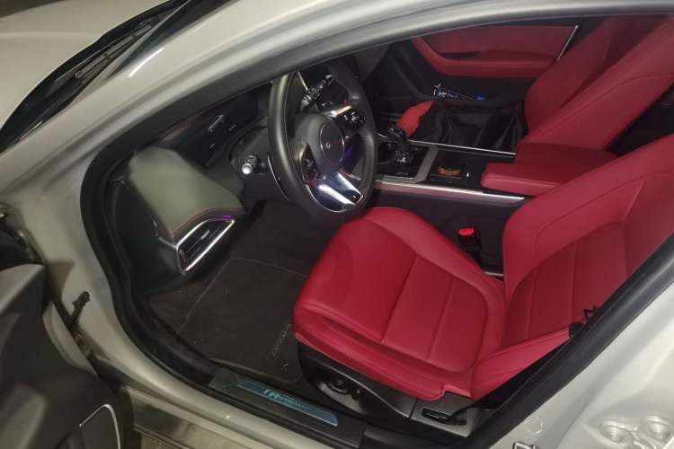 Used Jaguar XEL 2024 2.0T 250 PS R-DYNAMIC S Advanced Sport Edition Driver Seat