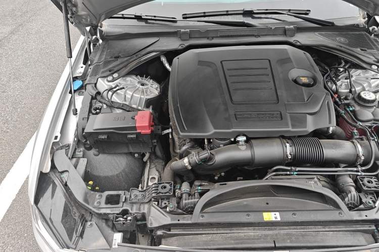 Used Jaguar XEL 2024 2.0T 250 PS R-DYNAMIC S Ebony Black Sport Edition Engine Bay Right