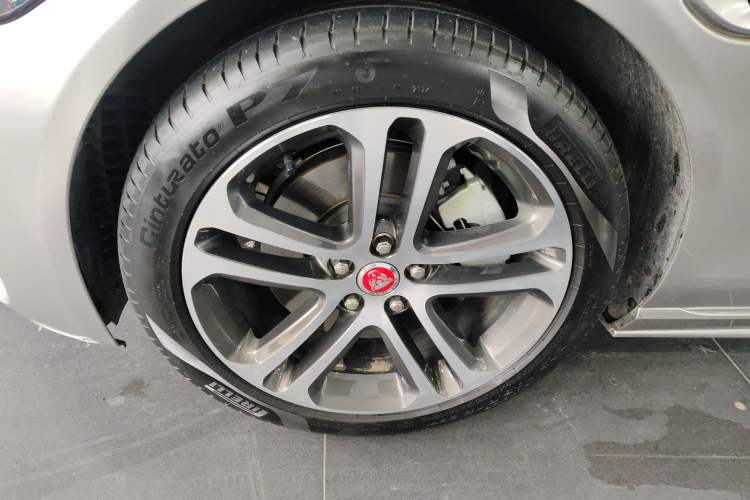 Used Jaguar XEL 2024 2.0T 250 PS R-DYNAMIC S Advanced Sport Edition Left Front Wheel Hub
