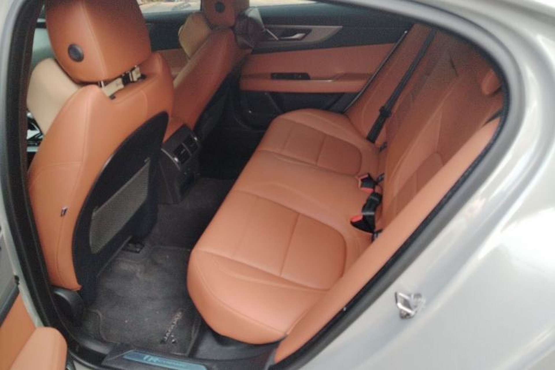 Used Jaguar XEL 2024 2.0T 250 PS R-DYNAMIC S Advanced Sport Edition Left Rear Seat