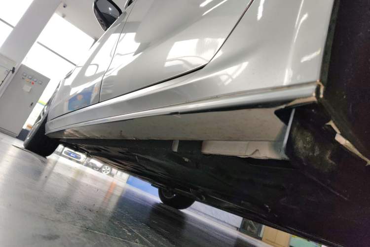 Used Jaguar XEL 2024 2.0T 250 PS R-DYNAMIC S Advanced Sport Edition Left Side Sill