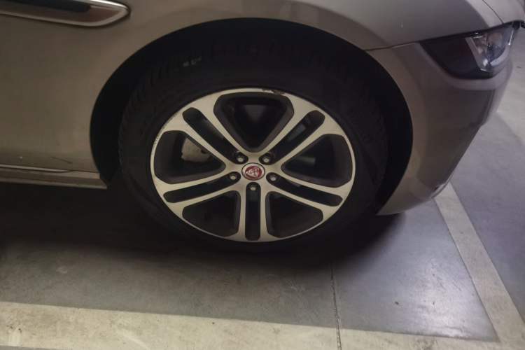 Used Jaguar XEL 2024 2.0T 250 PS R-DYNAMIC S Advanced Sport Edition Right Front Wheel Hub