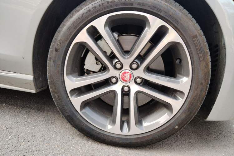 Used Jaguar XEL 2024 2.0T 250 PS R-DYNAMIC S Advanced Sport Edition Right Front Wheel Hub