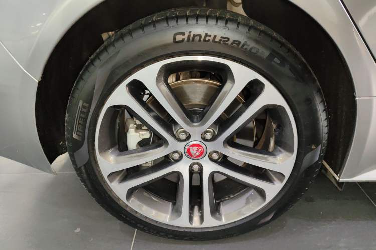 Used Jaguar XEL 2024 2.0T 250 PS R-DYNAMIC S Advanced Sport Edition Right Rear Wheel Hub