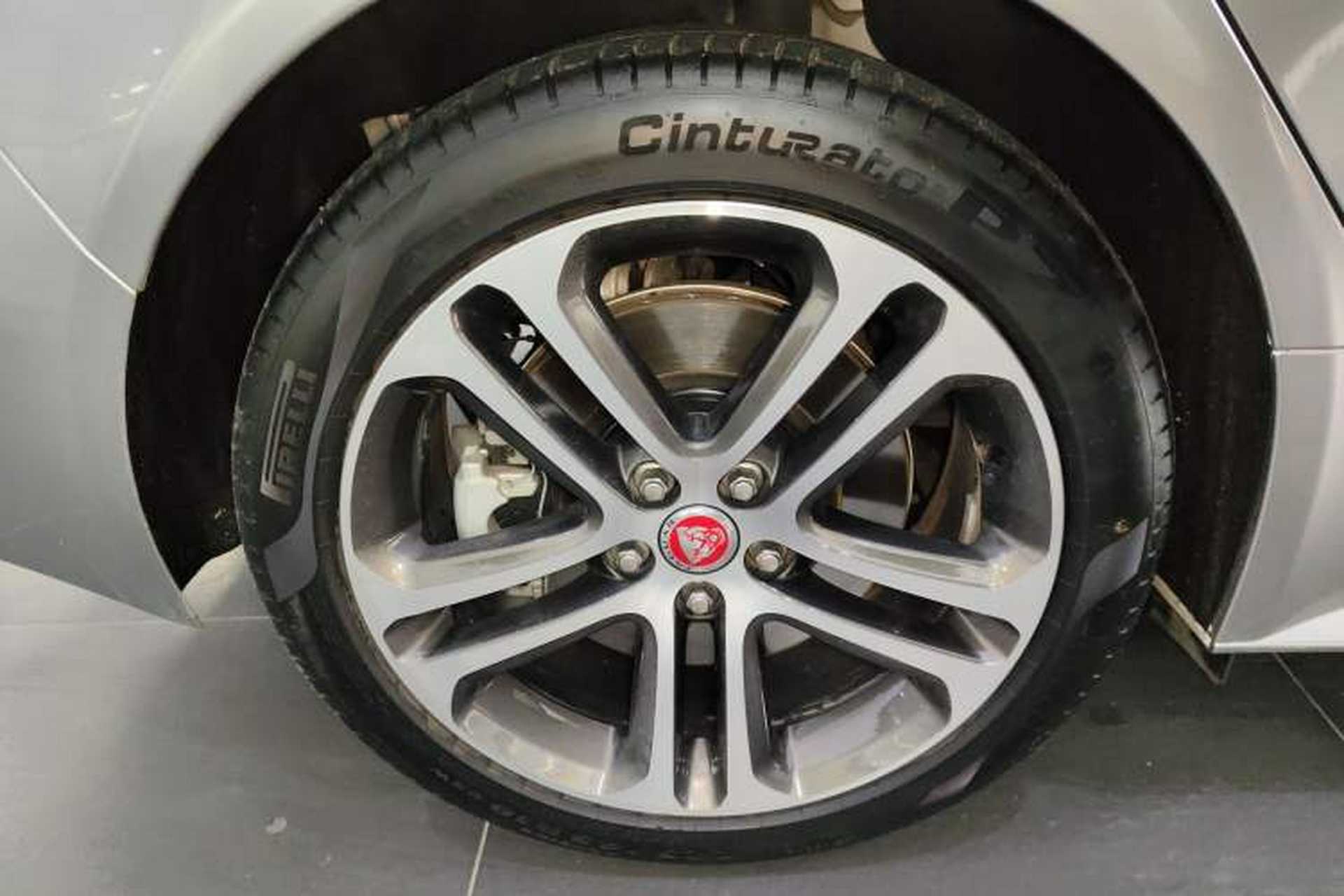 Used Jaguar XEL 2024 2.0T 250 PS R-DYNAMIC S Advanced Sport Edition Right Rear Wheel Hub