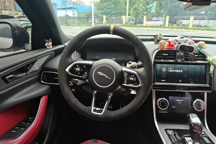 Used Jaguar XEL 2024 2.0T 250 PS R-DYNAMIC S Ebony Black Sport Edition Steering Wheel