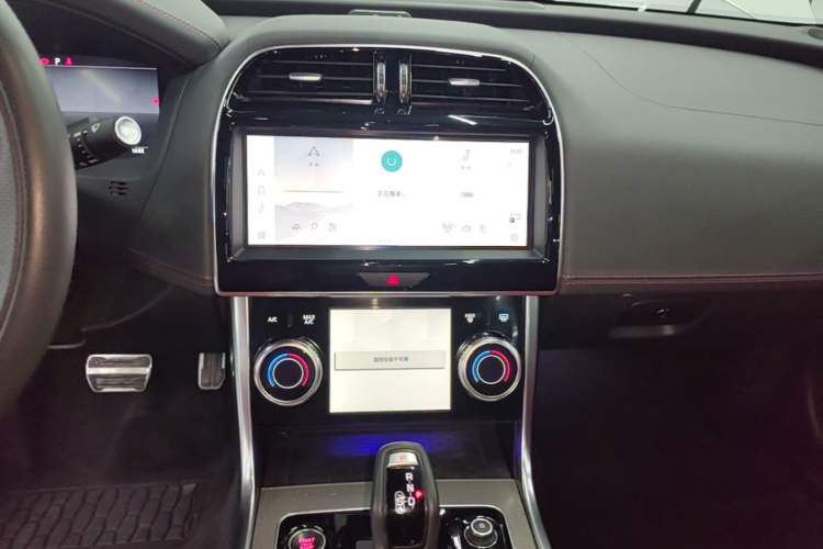 Used Jaguar XEL 2024 2.0T 250 PS R-DYNAMIC S Advanced Sport Edition Audio And AC Panel
