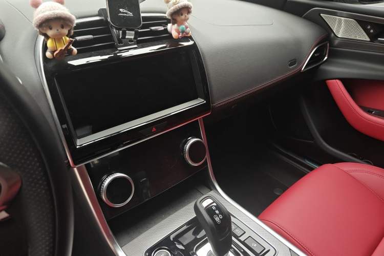 Used Jaguar XEL 2024 2.0T 250 PS R-DYNAMIC S Advanced Sport Edition Audio And AC Panel