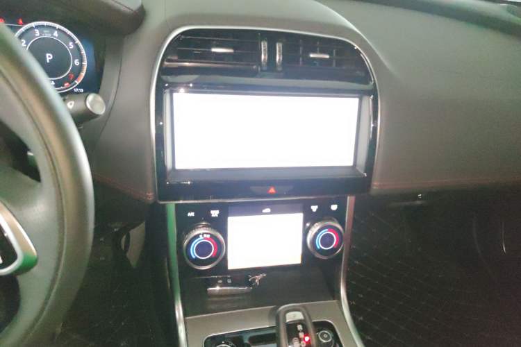 Used Jaguar XEL 2024 2.0T 250 PS R-DYNAMIC S Advanced Sport Edition Audio And AC Panel