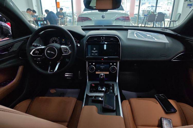 Used Jaguar XEL 2024 2.0T 250 PS R-DYNAMIC S Advanced Sport Edition Center Console