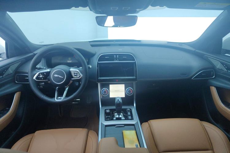 Used Jaguar XEL 2024 2.0T 250 PS R-DYNAMIC S Advanced Sport Edition Center Console
