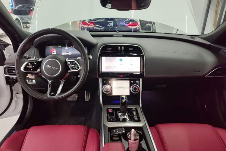 Used Jaguar XEL 2024 2.0T 250 PS R-DYNAMIC S Advanced Sport Edition Center Console