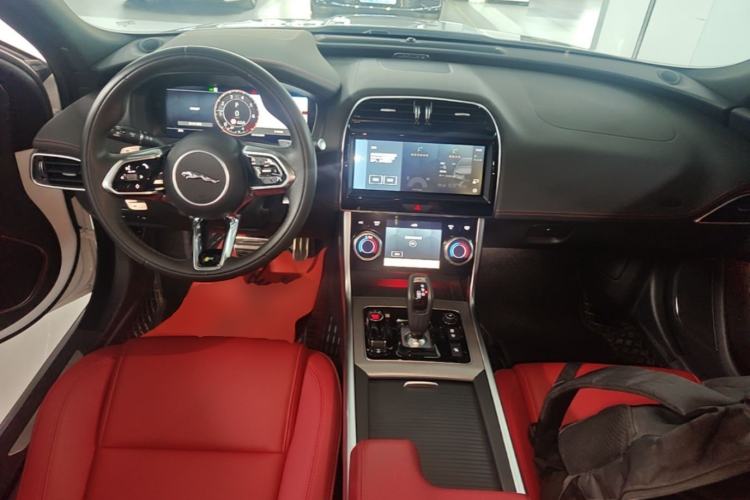 Used Jaguar XEL 2024 2.0T 250 PS R-DYNAMIC S Advanced Sport Edition Center Console