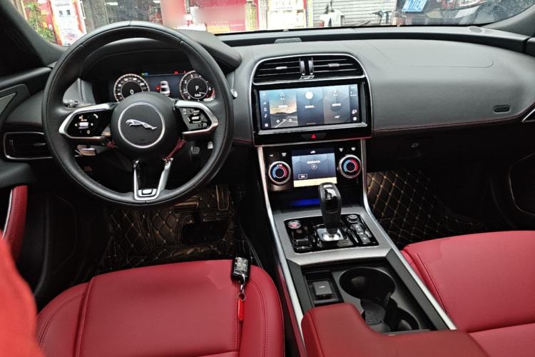 Used Jaguar XEL 2024 2.0T 250 PS R-DYNAMIC S Advanced Sport Edition Center Console