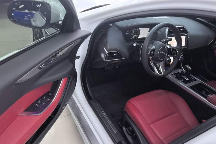 Used Jaguar XEL 2024 2.0T 250 PS R-DYNAMIC S Advanced Sport Edition Driver Seat
