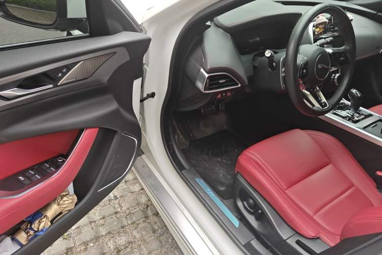 Used Jaguar XEL 2024 2.0T 250 PS R-DYNAMIC S Advanced Sport Edition Driver Seat
