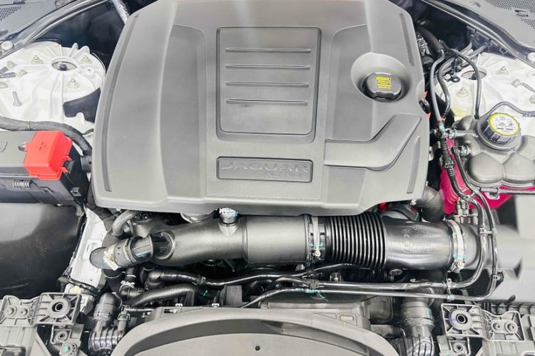 Used Jaguar XEL 2024 2.0T 250 PS R-DYNAMIC S Advanced Sport Edition Engine Bay