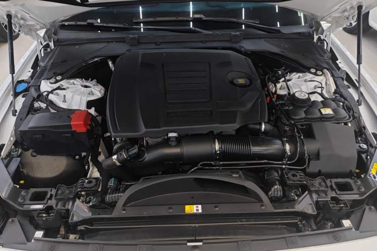 Used Jaguar XEL 2024 2.0T 250 PS R-DYNAMIC S Advanced Sport Edition Engine Bay