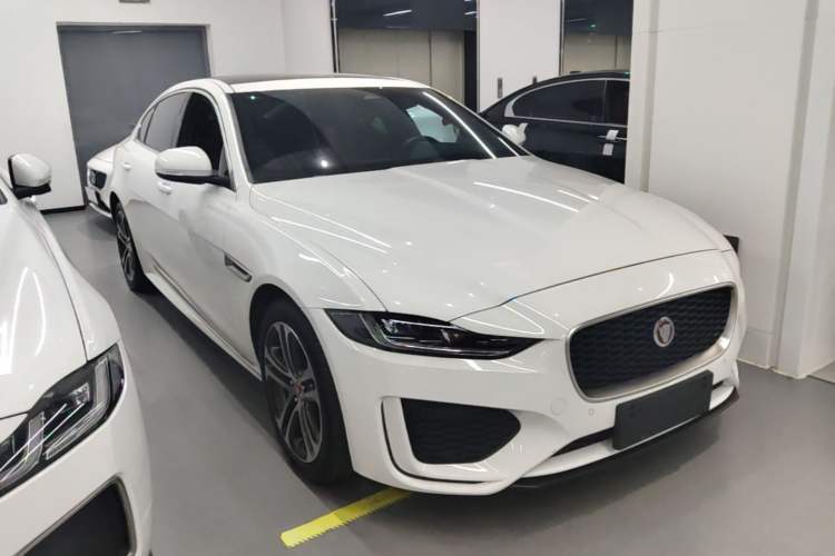 Used Jaguar XEL 2024 2.0T 250 PS R-DYNAMIC S Advanced Sport Edition Front Right 45 Deg