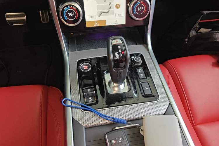 Used Jaguar XEL 2024 2.0T 250 PS R-DYNAMIC S Advanced Sport Edition Gear Lever