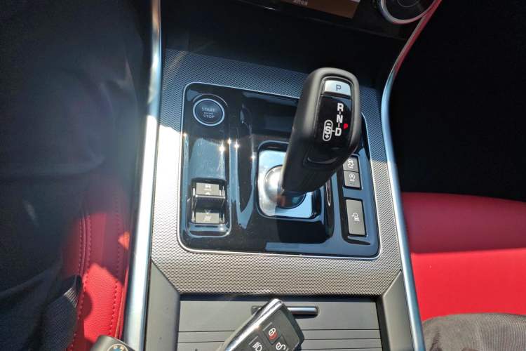 Used Jaguar XEL 2024 2.0T 250 PS R-DYNAMIC S Advanced Sport Edition Gear Lever
