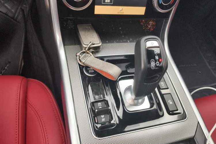 Used Jaguar XEL 2024 2.0T 250 PS R-DYNAMIC S Advanced Sport Edition Gear Lever