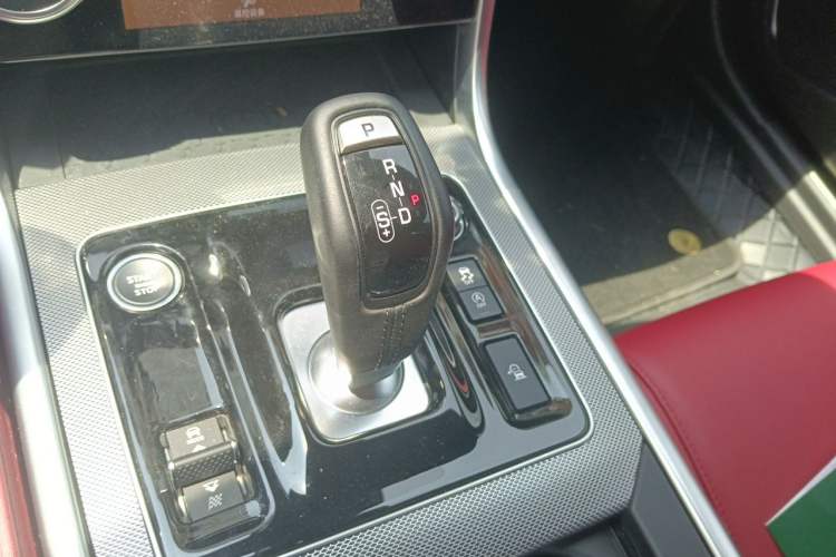 Used Jaguar XEL 2024 2.0T 250 PS R-DYNAMIC S Advanced Sport Edition Gear Lever