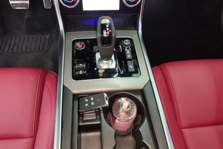 Used Jaguar XEL 2024 2.0T 250 PS R-DYNAMIC S Advanced Sport Edition Gear Lever