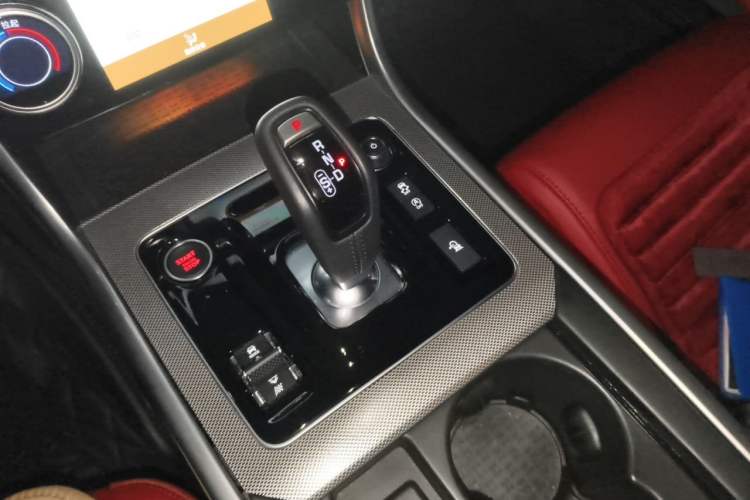Used Jaguar XEL 2024 2.0T 250 PS R-DYNAMIC S Advanced Sport Edition Gear Lever
