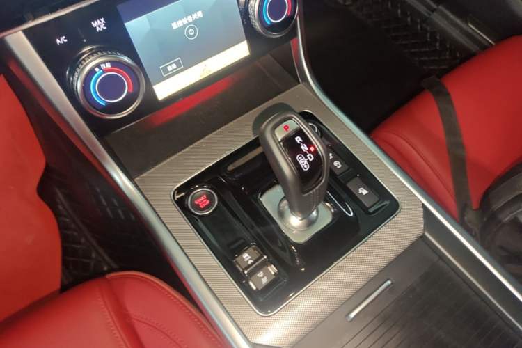 Used Jaguar XEL 2024 2.0T 250 PS R-DYNAMIC S Advanced Sport Edition Gear Lever