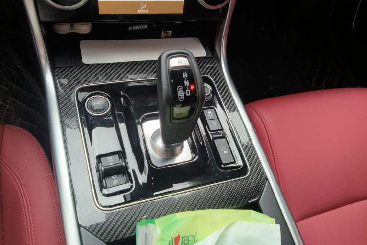 Used Jaguar XEL 2024 2.0T 250 PS R-DYNAMIC S Ebony Black Sport Edition Gear Lever