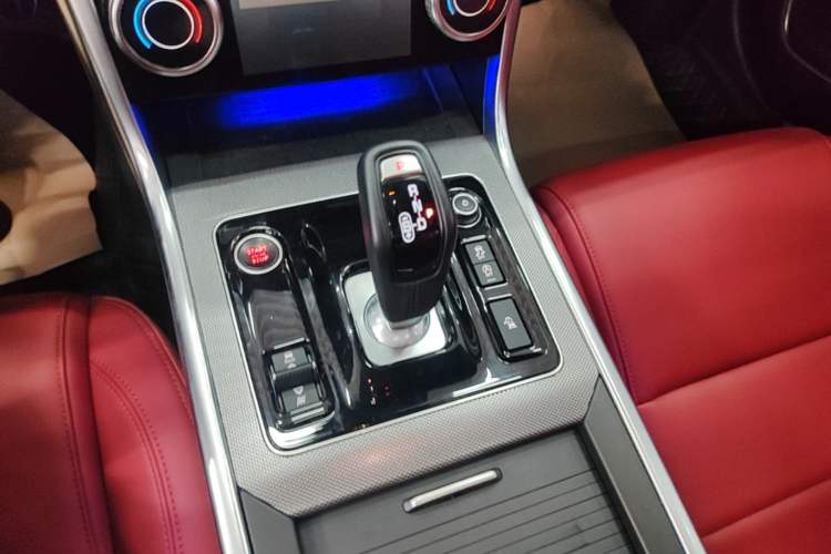 Used Jaguar XEL 2024 2.0T 250 PS R-DYNAMIC S Advanced Sport Edition Gear Lever