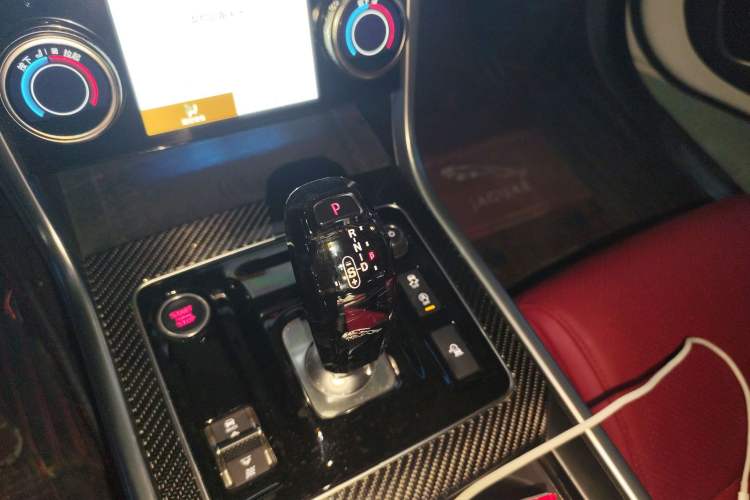 Used Jaguar XEL 2024 2.0T 250 PS R-DYNAMIC S Ebony Black Sport Edition Gear Lever