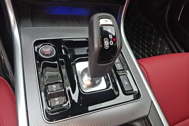 Used Jaguar XEL 2024 2.0T 250 PS R-DYNAMIC S Advanced Sport Edition Gear Lever