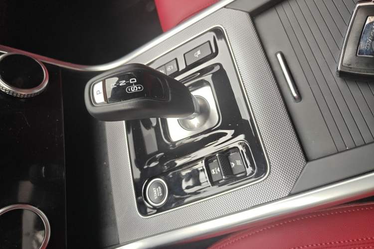 Used Jaguar XEL 2024 2.0T 250 PS R-DYNAMIC S Advanced Sport Edition Gear Lever