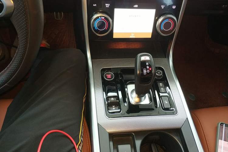 Used Jaguar XEL 2024 2.0T 250 PS R-DYNAMIC S Advanced Sport Edition Gear Lever