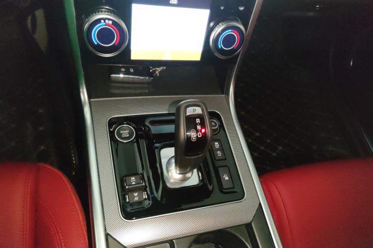 Used Jaguar XEL 2024 2.0T 250 PS R-DYNAMIC S Advanced Sport Edition Gear Lever