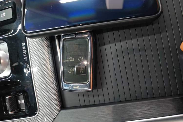 Used Jaguar XEL 2024 2.0T 250 PS R-DYNAMIC S Advanced Sport Edition Interior 1
