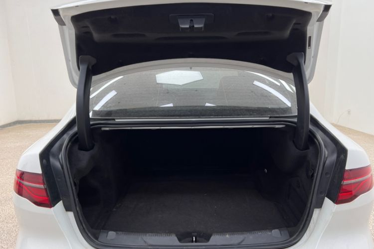 Used Jaguar XEL 2024 2.0T 250 PS R-DYNAMIC S Ebony Black Sport Edition Interior 11