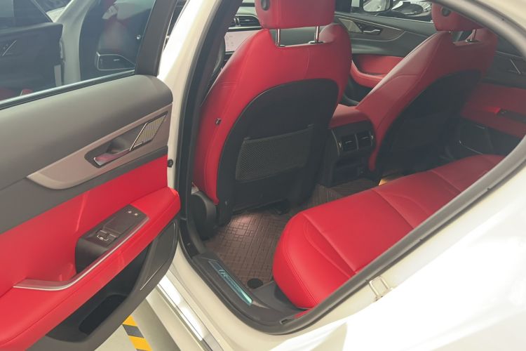Used Jaguar XEL 2024 2.0T 250 PS R-DYNAMIC S Advanced Sport Edition Interior 4
