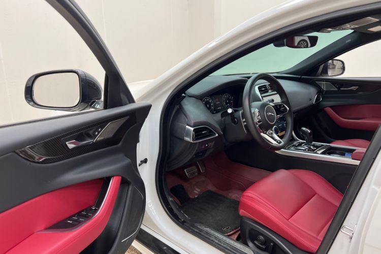 Used Jaguar XEL 2024 2.0T 250 PS R-DYNAMIC S Ebony Black Sport Edition Interior 7