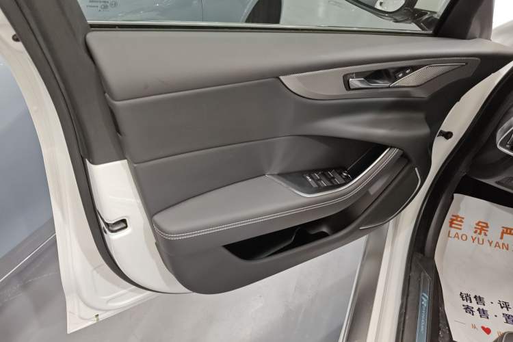 Used Jaguar XEL 2024 2.0T 250 PS R-DYNAMIC S Advanced Sport Edition Left Front Door Interior