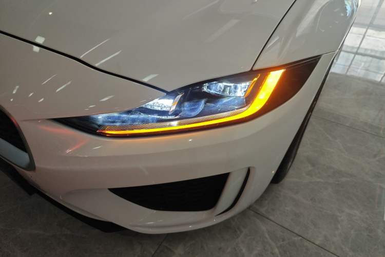 Used Jaguar XEL 2024 2.0T 250 PS R-DYNAMIC S Advanced Sport Edition Left Front Headlight